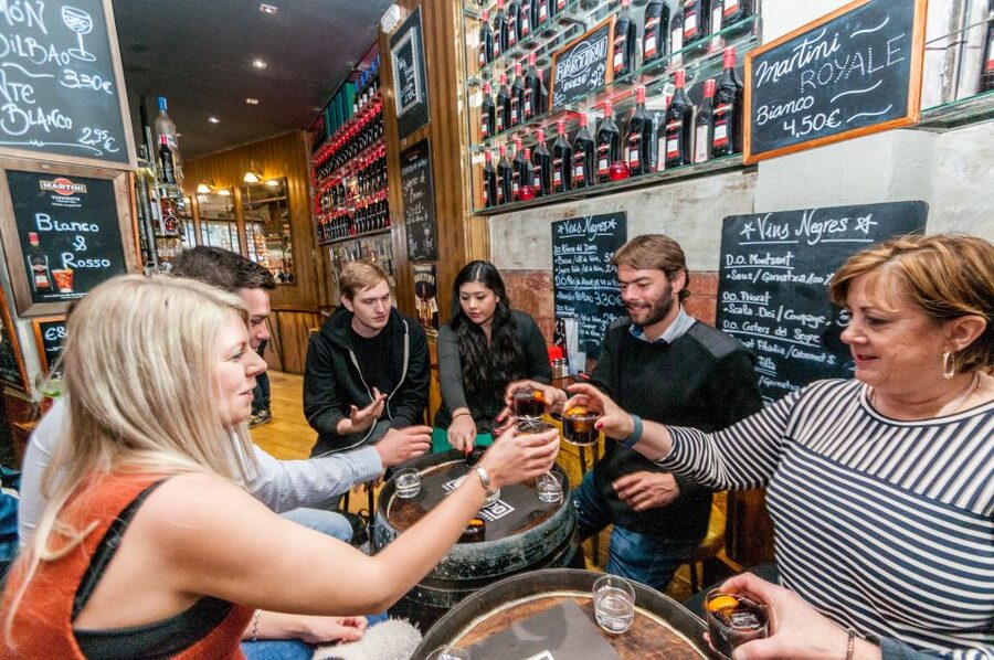 Barcelona Gourmet Food & Wine Tour with Local Expert - First stop: four tapas in a modern taberna