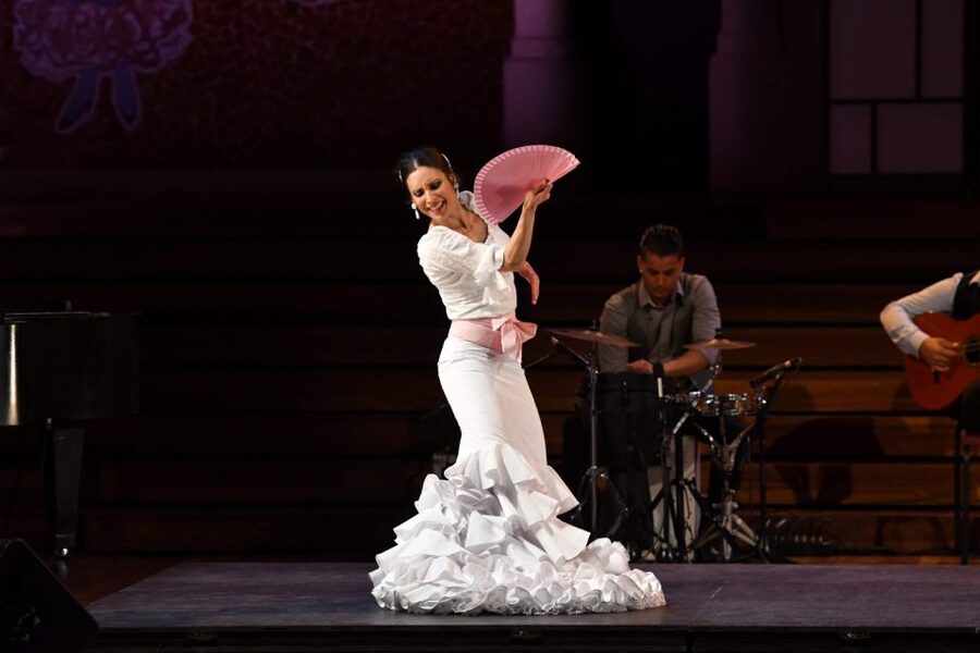 Barcelona: Gran Gala Flamenco Show Entry Ticket - Teatre Poliorama: smaller, central, and more intimate