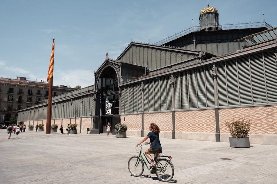 Barcelona: Guided Bike or E-Bike City Tour - Key points at a glance
