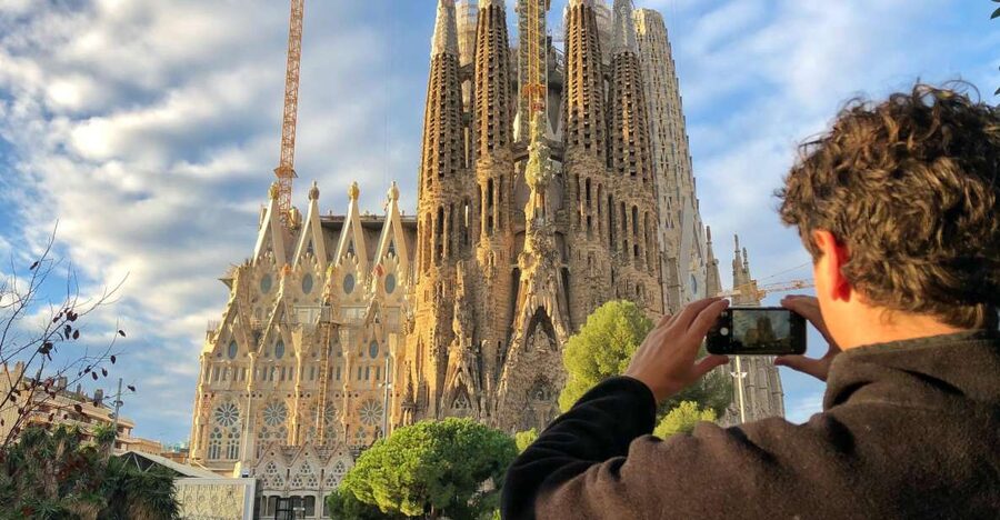 Barcelona: Guided Bike or E-Bike City Tour - Plaça Sant Jaume and Plaça del Rei