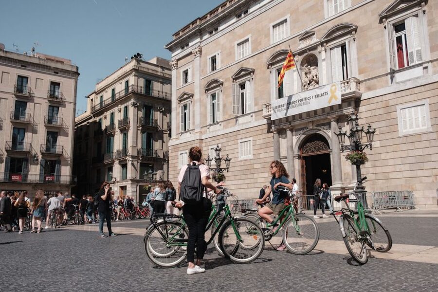 Barcelona: Guided Bike or E-Bike City Tour - Eixample and the ride toward the sea