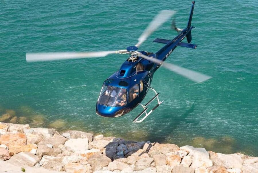 Barcelona: Helicopter Tour - The 12-minute route reaches the Sagrada Familia