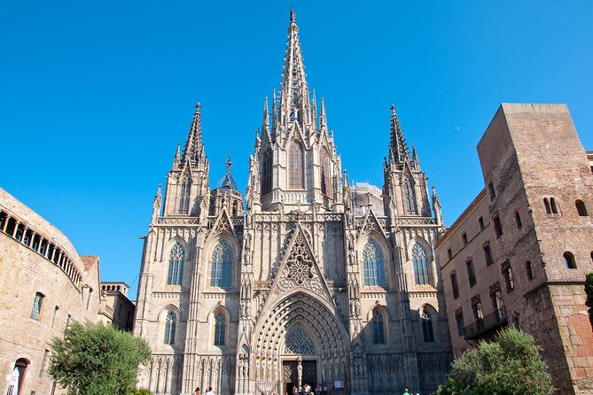 Barcelona Highlights Guided Tour with Monjuic Cable Car - Meeting at Estació del Nord