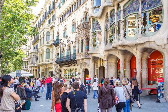 Barcelona Highlights & Montserrat with Port or Hotel Pick Up - Park Güell is the day’s strongest Barcelona stop