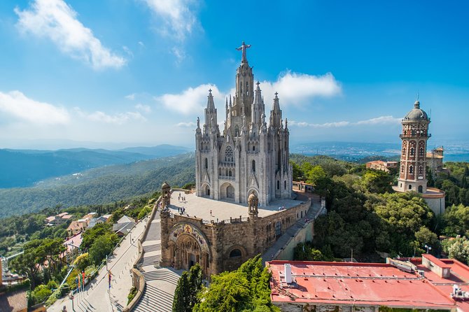 Barcelona Highlights Private Guided Tour with Hotel Pick-up - Sagrada Família deserves your full attention