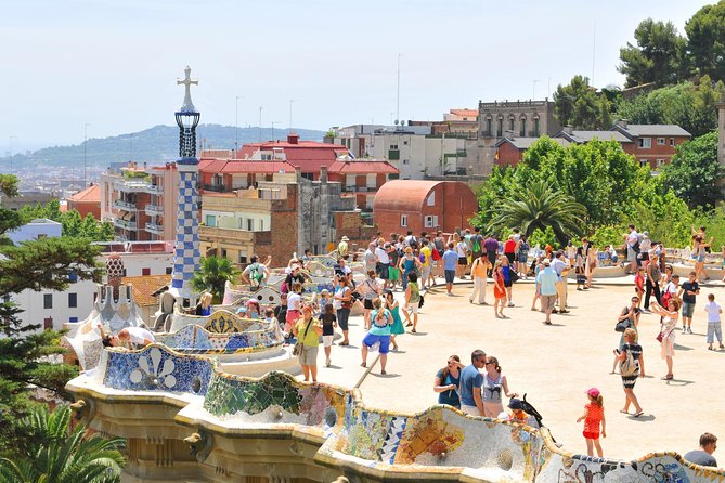 Barcelona Highlights Private Guided Tour with Hotel Pick-up - Las Ramblas, the Gothic Quarter, and the old center