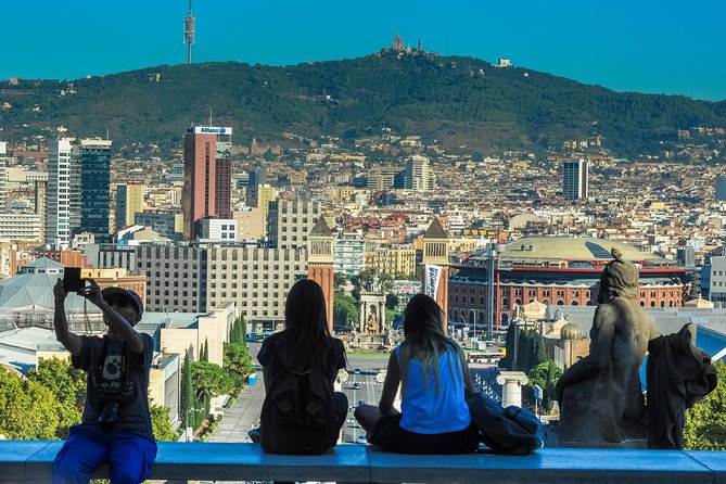 Barcelona Highlights & Sagrada Familia Tour: Priority Access - La Pedrera: finishing inside Gaudí’s apartment block