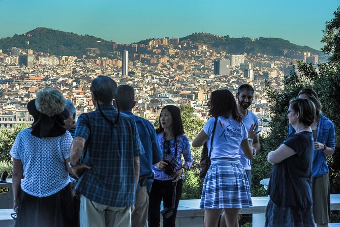 Barcelona Highlights & Sagrada Familia Tour: Priority Access - Walking, pace, and practical comfort