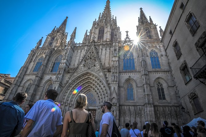Barcelona Highlights & Sagrada Familia Tour: Priority Access - Montjuïc Hill: Barcelona from above