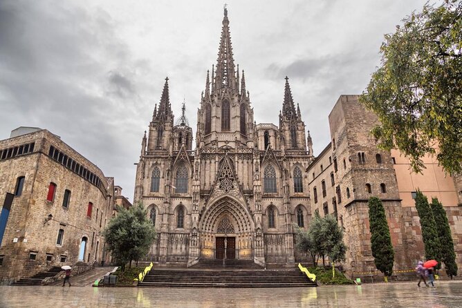Barcelona Highlights Small Group Tour with Hotel Pick Up - Barcelona Highlights Tour at a Glance