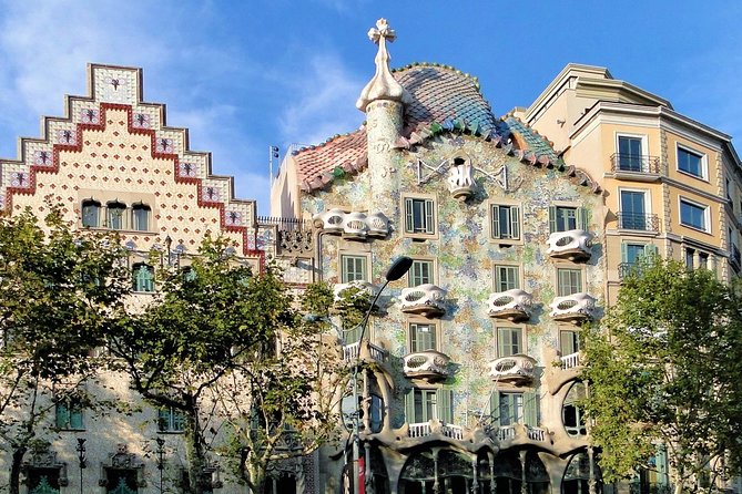 Barcelona Highlights Small Group Tour with Hotel Pick Up - Passeig de Gràcia and Barcelona’s Modernist Showpieces