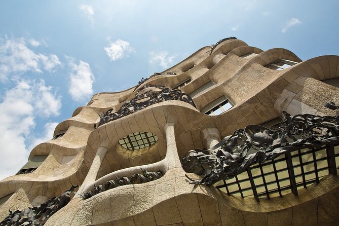 Barcelona Highlights Small Group Tour with Hotel Pick Up - Sagrada Família: A Powerful Final View