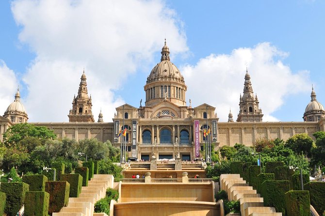 Barcelona Highlights Tour and Montserrat Monastery with Hotel Pick-up - Why the small group and guides matter