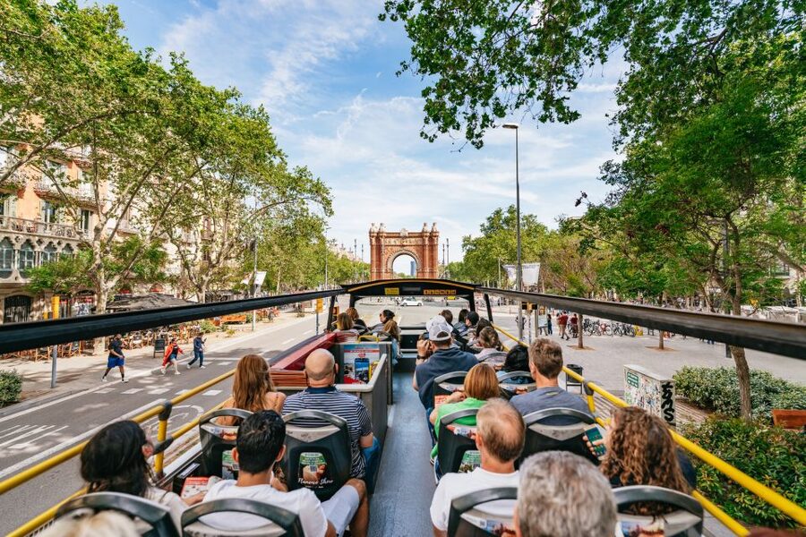 Barcelona: Hop-On Hop-Off Bus & Aquarium Tour - The Barcelona Aquarium: the calmer half of the combo