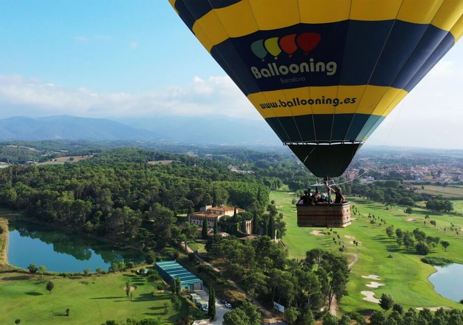 Barcelona: Hot Air Balloon Ride with Optional Transportation - A short stop before the balloon