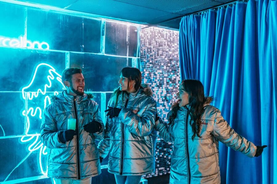 Barcelona: Icebar experience, located at the beach !! - Who will enjoy Icebarcelona most