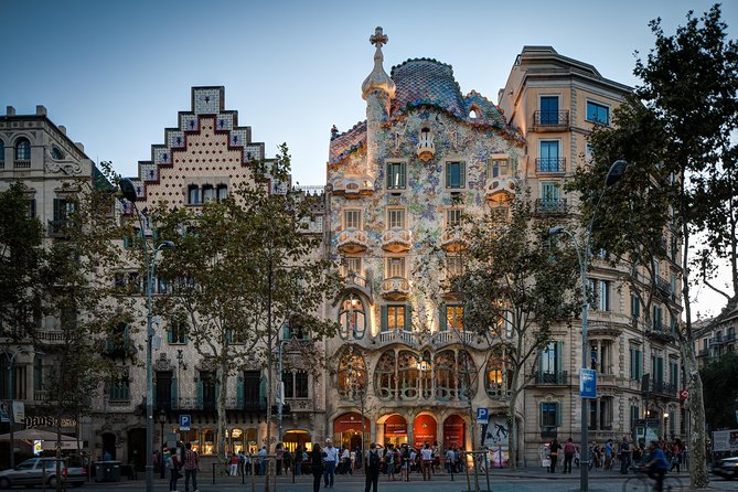 Barcelona in 1 Day: Sagrada Familia, Park Guell,Old Town & Pickup - Entering Sagrada Familia