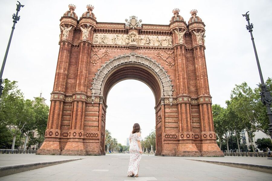 Barcelona: Instagram Tour of the Most Scenic Spots - The metro ride to Sagrada Familia
