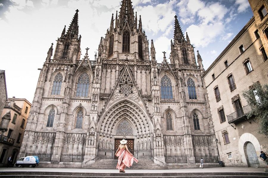 Barcelona: Instagram Tour of the Most Scenic Spots - Choosing between two hours and four
