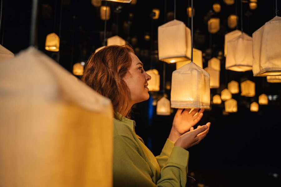 Barcelona: Interactive Art Installation by IKONO - Finding the Third Floor at Arenas Mall