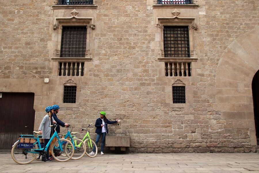 Barcelona: Montjuic Hill E-Bike Tour - From Port Vell to the Columbus Monument