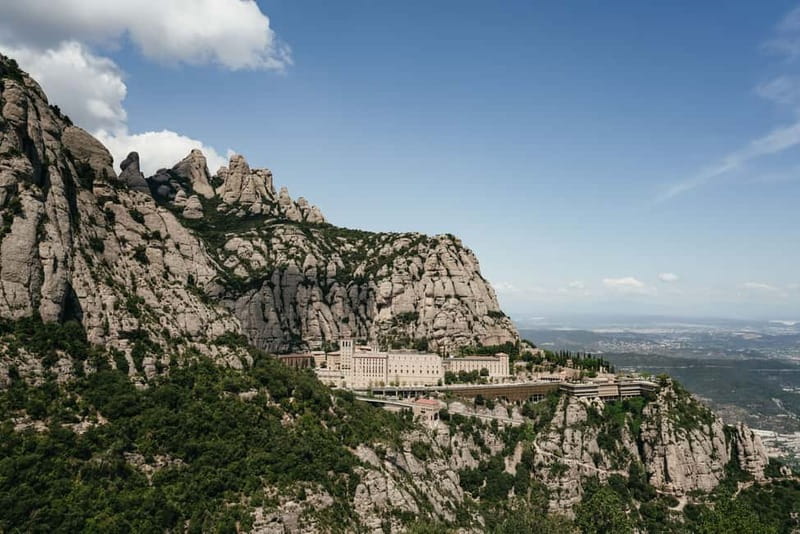 Barcelona: Montserrat and Winery Tour with Tapas or Lunch - What The Guides Add To The Day