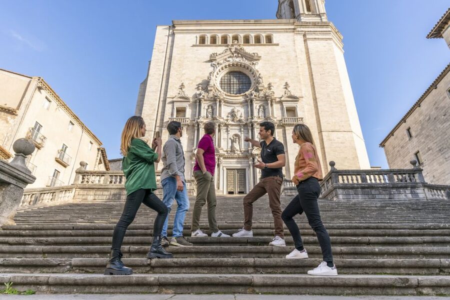Barcelona: Montserrat, Girona & Costa Brava Guided Day Trip - Practical ways to enjoy the day
