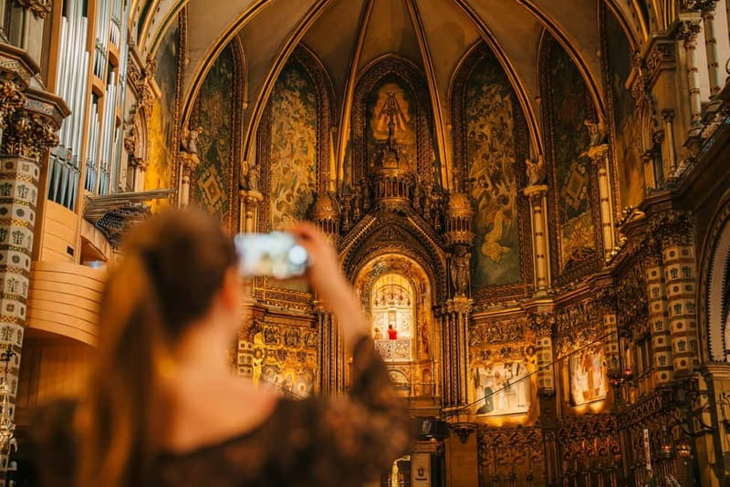 Barcelona: Montserrat Monastery and Black Madonna Day Trip - Free time for the market, café, and mountain views