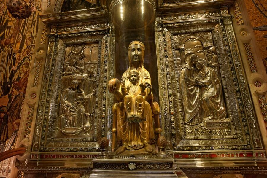 Barcelona: Montserrat Tour with Lunch & Wine Tasting Option - Entering Montserrat’s Basilica and Monastery
