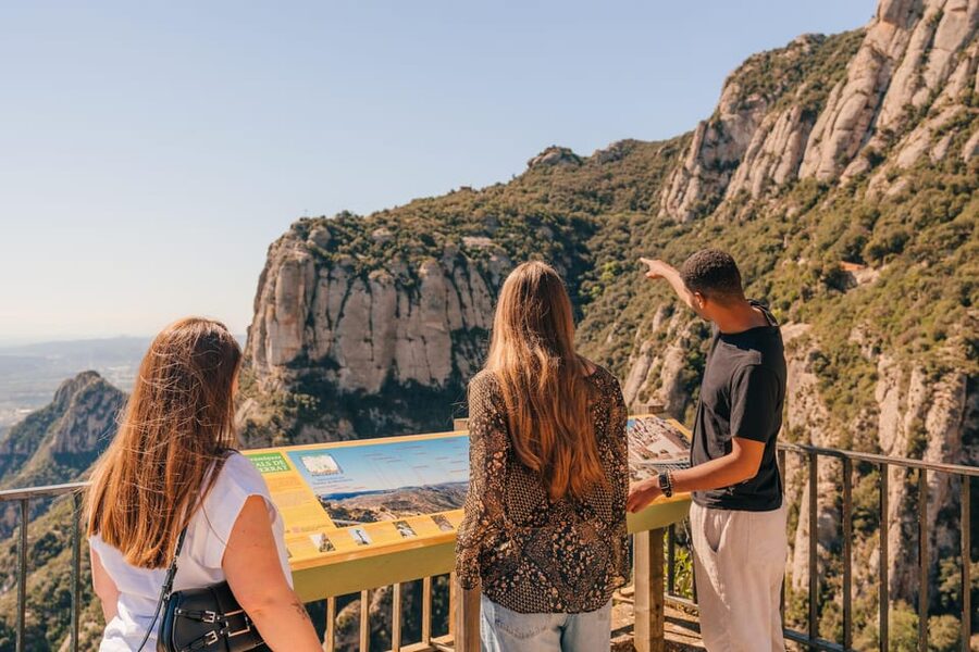 Barcelona: Montserrat Visit & Lunch at Farmhouse Small Group - Why Montserrat makes a fine escape from Barcelona