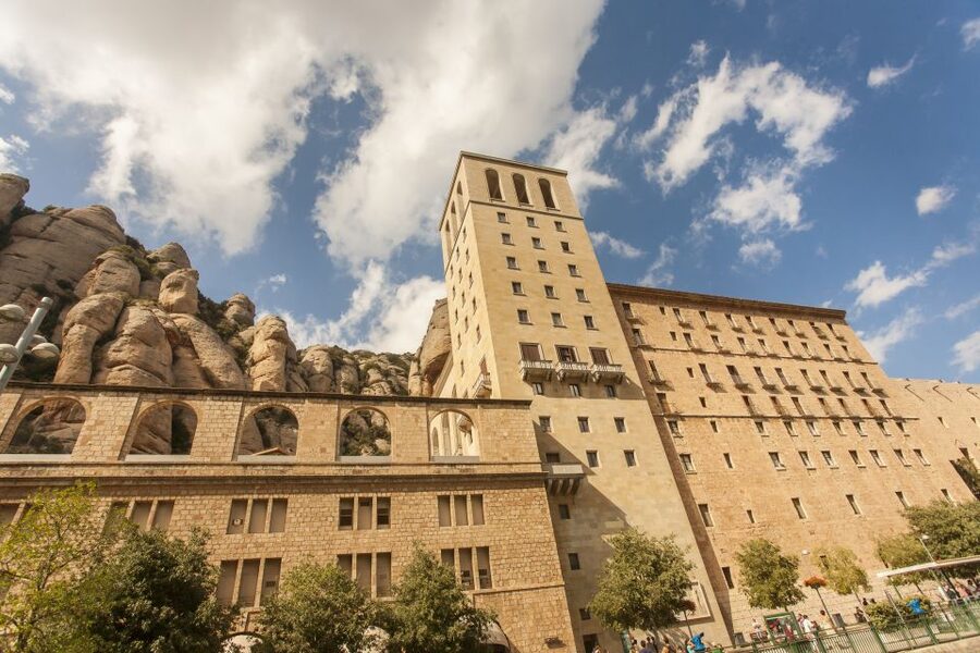 Barcelona: Montserrat with Winery Visit and Farmhouse Lunch - Key Details at a Glance