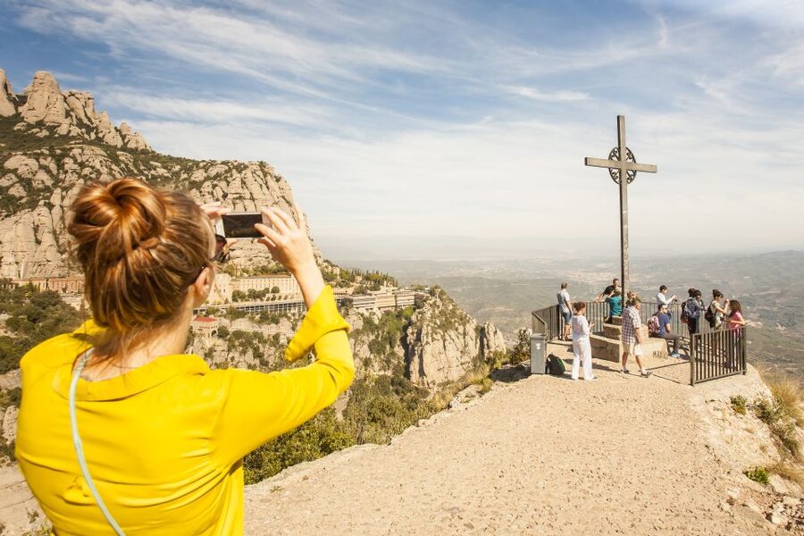 Barcelona: Montserrat with Winery Visit and Farmhouse Lunch - How the Schedule Works