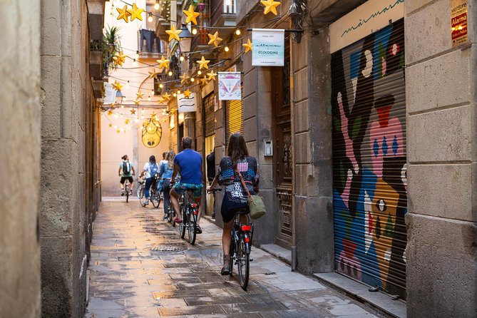 Barcelona Off the Beaten Track Bike Tour - Fresh air and odd details in Ciutadella Park