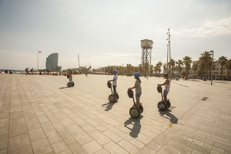 Barcelona: Old Port and Gothic Quarter Guided Segway Tour - What the one-hour timing really means