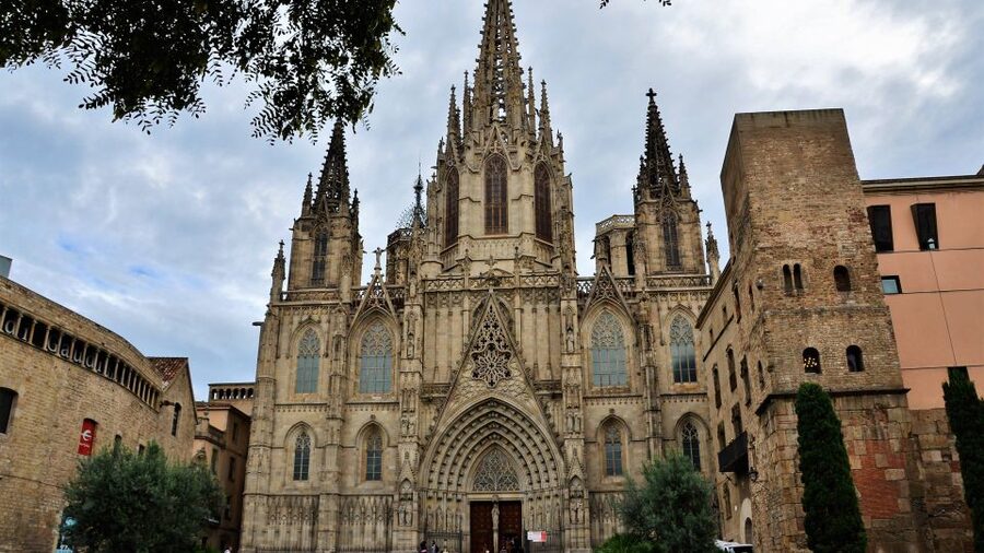 Barcelona: Old Town and Gothic Quarter Walking Tour - Starting with Barcelona’s Roman roots