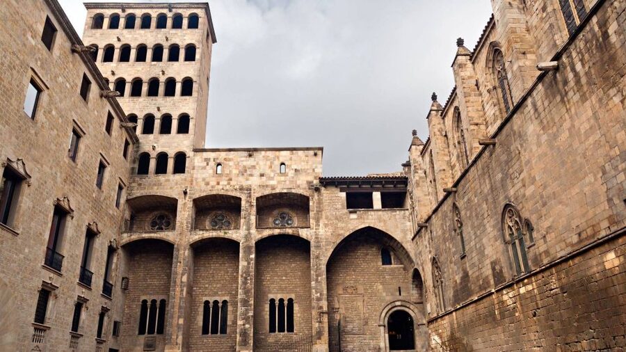 Barcelona: Old Town and Gothic Quarter Walking Tour - La Rambla, Barcelona’s famous public stage