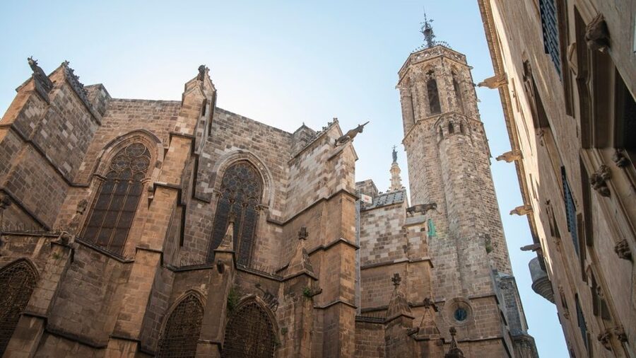 Barcelona: Old Town and Gothic Quarter Walking Tour - La Boqueria and Catalan food culture