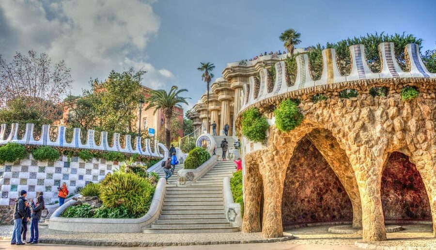 Barcelona: Park Güell Guided Tour - What the guide adds to the experience