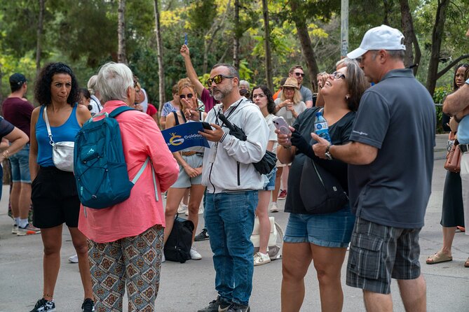 Barcelona: Park Güell Guided Tour & Tickets with Fast-Track Entry - The Serpentine Bench and the Hypostyle Room