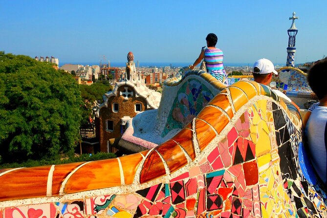 Barcelona: Park Güell Guided Tour & Tickets with Fast-Track Entry - City views, shade, and summer heat