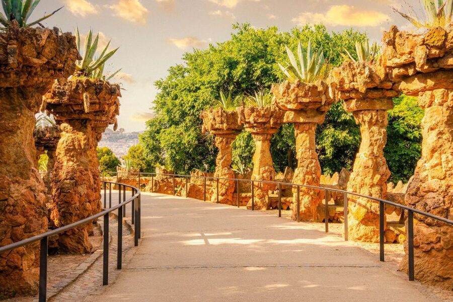 Barcelona: Park Güell Guided Tour with Fast-Track Ticket - The Hypostyle Room and Gaudí’s stone forest
