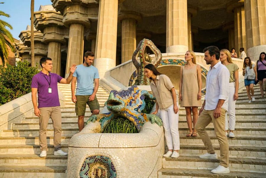 Barcelona: Park Güell Guided Tour with Fast-Track Ticket - A quick look at the Gaudí House Museum