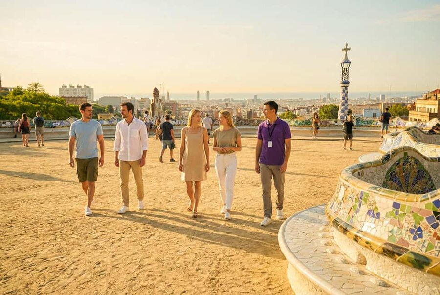 Barcelona: Park Güell Guided Tour with Fast-Track Ticket - What the guides add to the experience
