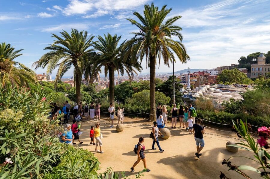 Barcelona: Park Guell Guided Tour with Skip-the-Line Entry - Why Park Güell is worth your time