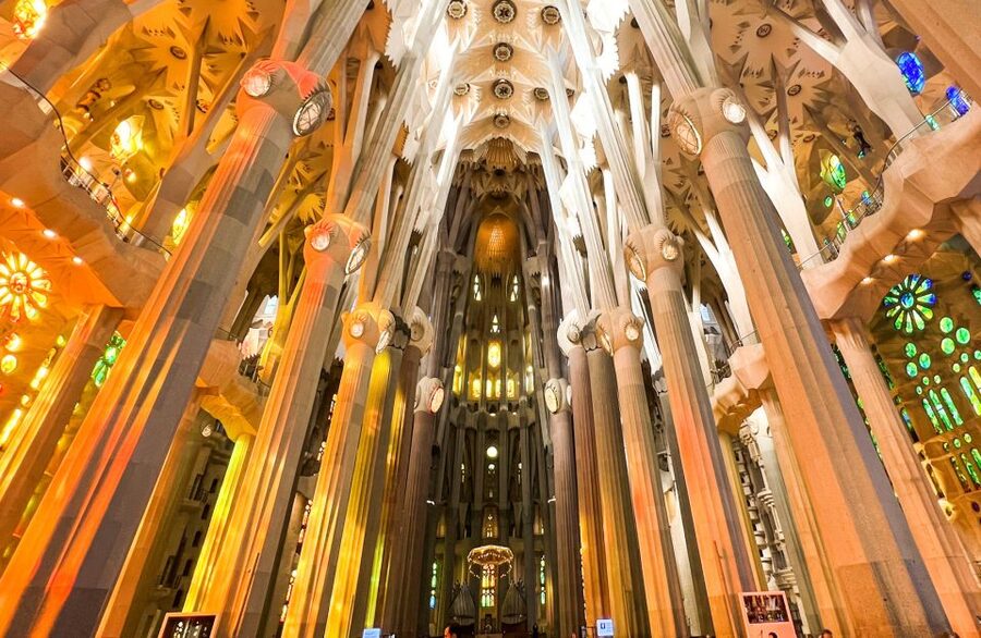 Barcelona: Park Güell & La Sagrada Familia Tickets and Tour - The 10-minute transfer between the landmarks