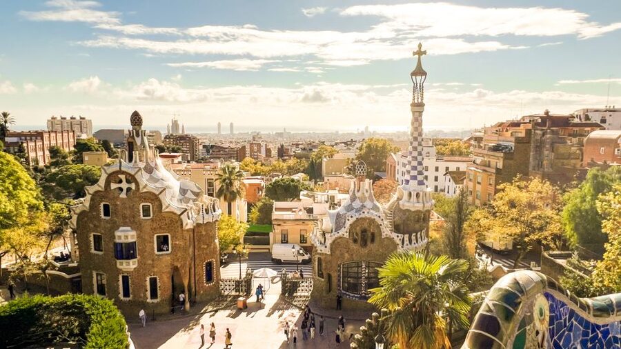 Barcelona: Park Güell & La Sagrada Familia Tickets and Tour - Who gets the best value at $140?