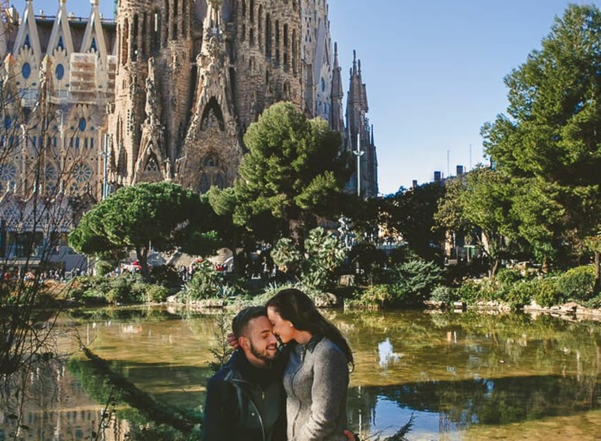 Barcelona: Photo Shoot + Exclusive Video of the Best Moments - Starting at Plaza Real’s Fountain