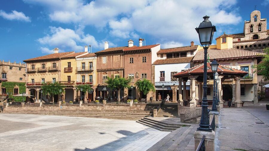 Barcelona: Poble Espanyol Entry Ticket - Timing, crowds, and finding the entrance
