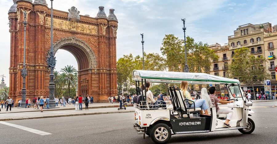 Barcelona: Private City Tour by Eco Tuk Tuk - Key Points Before You Book