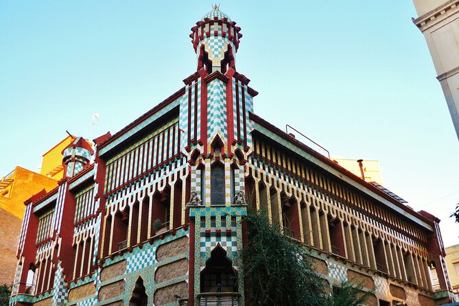 Barcelona Private Tour by Sidecar Motorcycle - Columbus Monument, La Rambla, and the old port